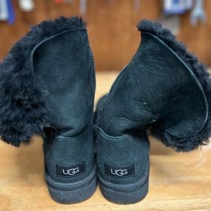 UGG Azalea Black Short Boot Women's Size 8